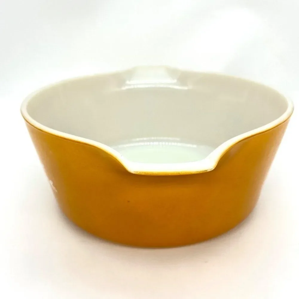 Pyrex Butterfly Gold Vintage Casserole Dish 2.5 qt. 475-B